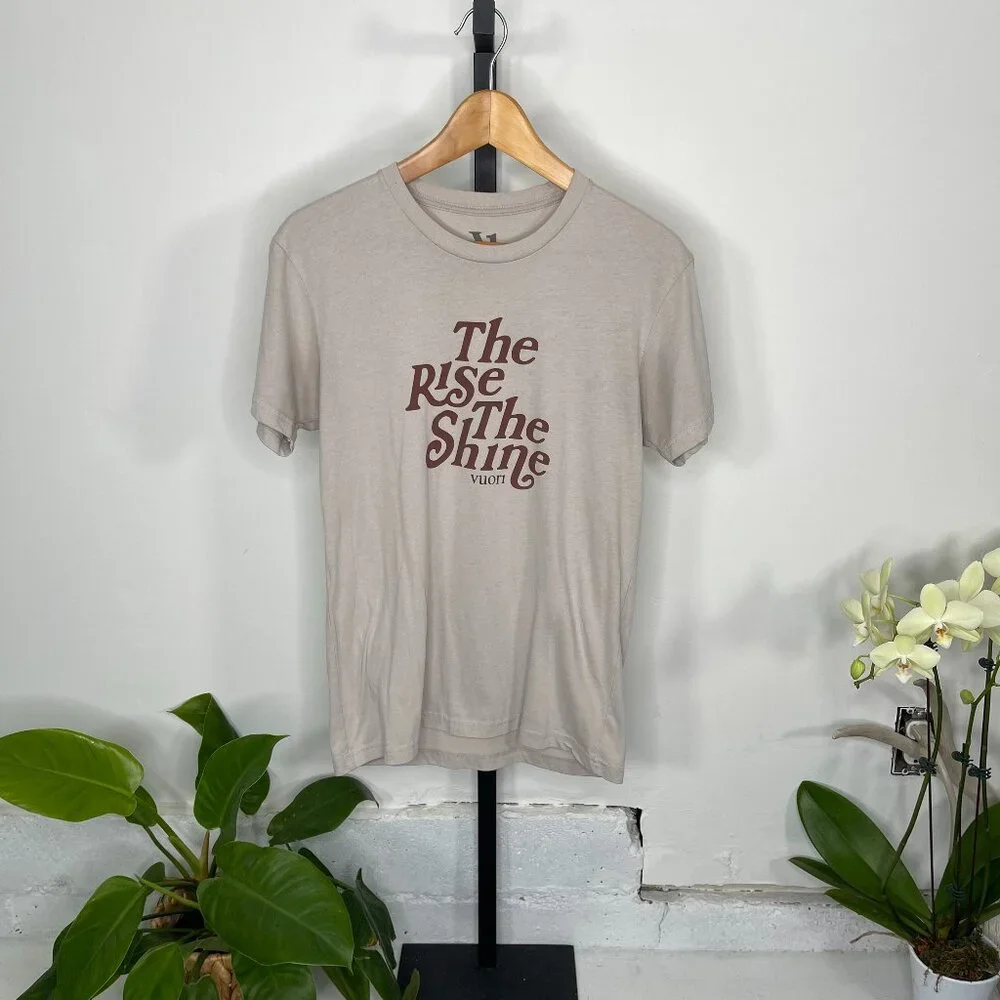 Vuori Light Gray The Rise The Shine Graphic Short Sleeve Comfort T-Shirt Size S - Picture 1 of 7